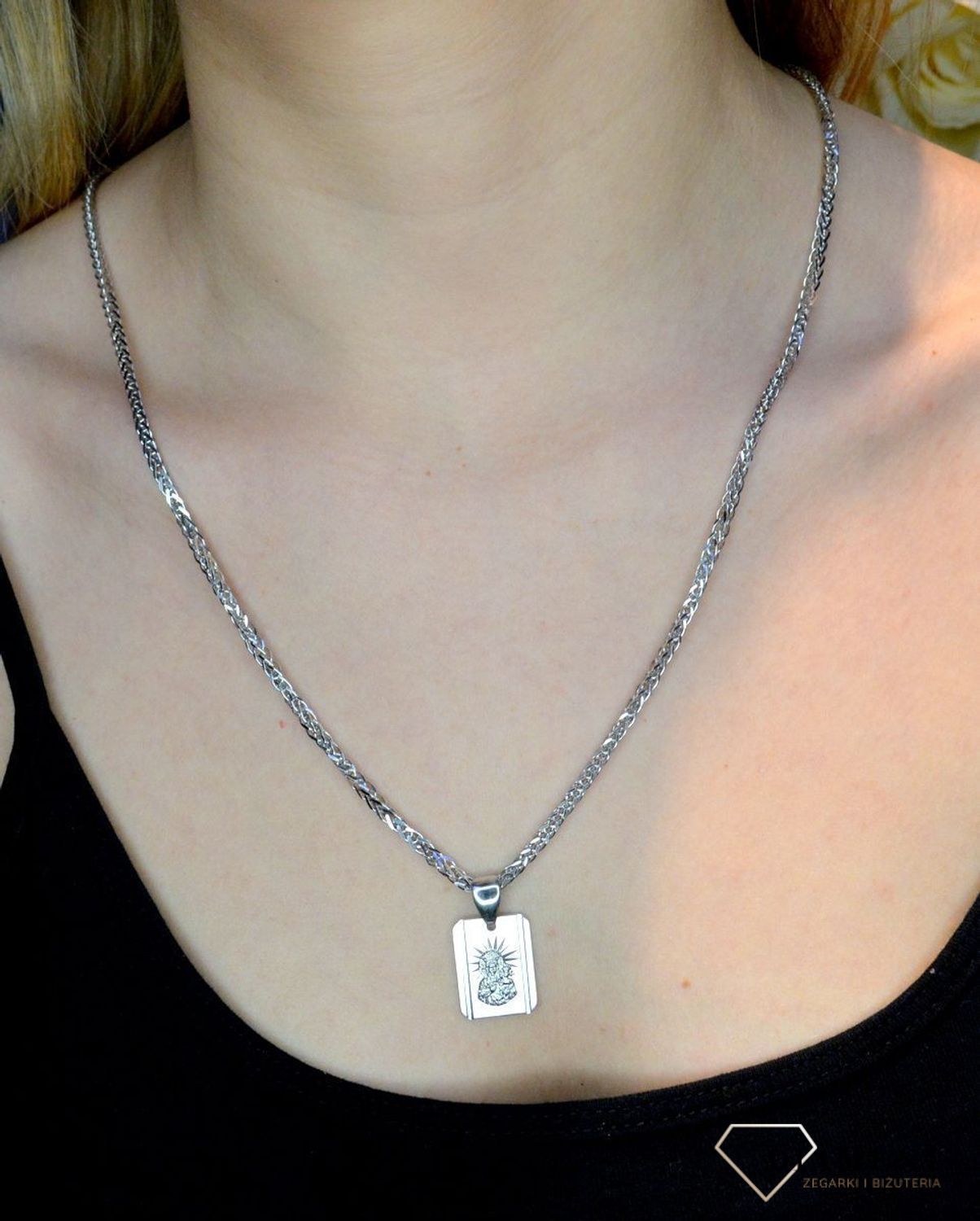 Srebrny łańcuszek Lisi ogon 2,2mm DIA-LAN-5985R-925 2,2mm. Efektowny splot, który przez swoją uniwersalną strukturę jest idealną bazą do rozmaitych wisiorków oraz dodatków. W ofercie naszego sklepu dostępne są również inne mod.jpg